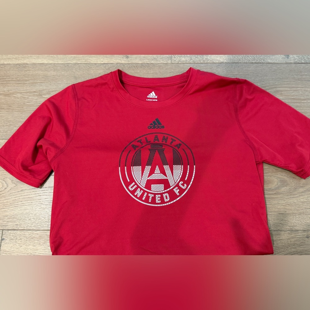 Boys Size 14/16 Atlanta United Dry Fit Material Shirt